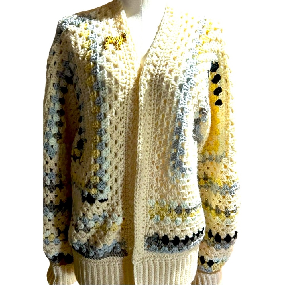 Cozy Crochet Women's Cardigan Cream&Gray Brooch included